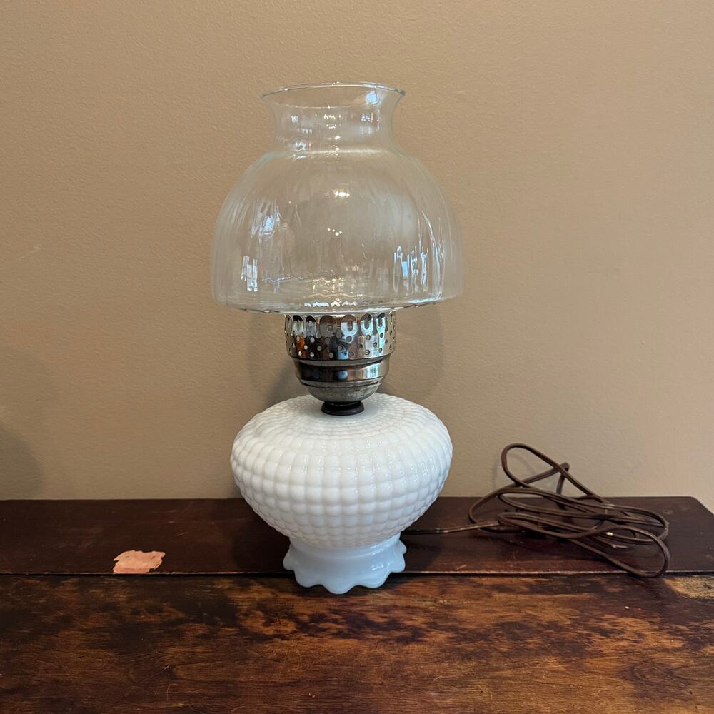 Vintage 1960s milk glass hobnail hurricane style table lamp key switch WORKS